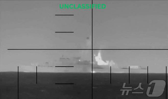 지난달 4일(현지시간) 미군 잠수함이 스리랑카 남부 해안에서 이란 해군 호위함 'IRIS 데나'를 격심시켰다. (미 국방부 제공) 2026.03.04. ⓒ 로이터=뉴스1