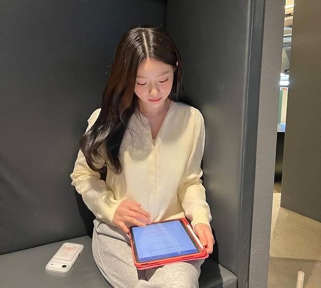 사진. | 채서안 SNS