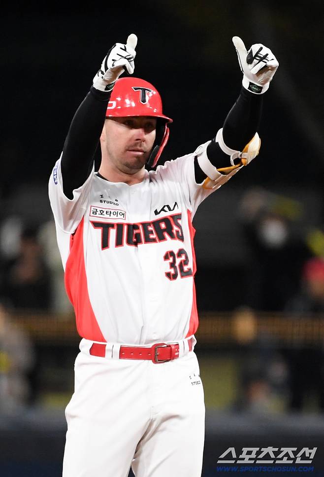 7일 광주 기아챔피언스필드에서 열린 KIA와 삼성의 경기. KIA 데일이 안타를 날린 뒤 기뻐하고 있다. 광주=박재만 기자 pjm@sportschosun.com/2026.04.07/