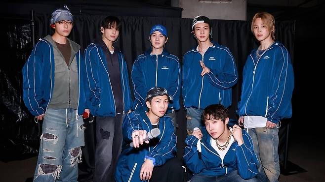 그룹 '방탄소년단'(BTS)이 지난 9일 경기도 고양종합운동장 주경기장에서 새 월드투어 '아리랑'의 막을 올렸다. 사진은 이날 공연 BTS 멤버들 모습. /연합뉴스