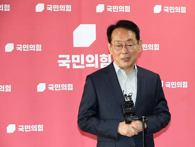 김도읍 국민의힘 의원이 14일 국회에서 부산 북갑에 출마할 것으로 예상되는 한동훈 전 대표와 관련, 입장을 밝히고 있다. ⓒ뉴시스