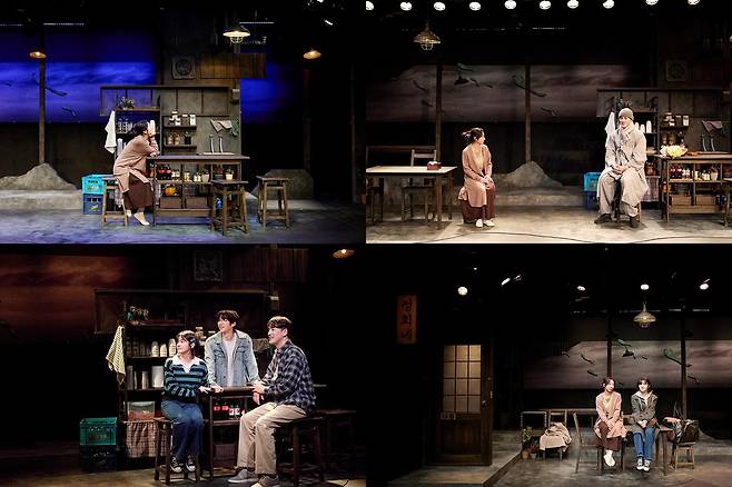 연극 ‘정희’에서 정희가 생각에 잠겼다. 정희가 옛 남자친구 상원(겸덕 스님)과 이야기를 나누고 있다. 지안과 대화하는 정희. 어린 시절 정희와 동훈, 상원.(왼쪽 위부터 시계 방향으로) T2N미디어 제공