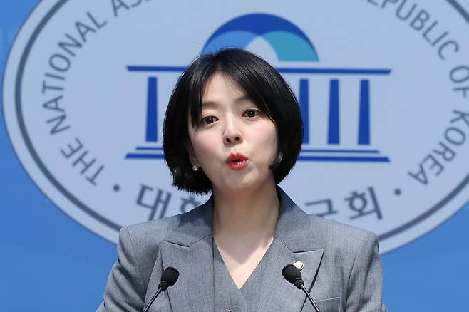 배현진 국민의힘 의원이 15일 서울 여의도 국회 소통관에서 6.3 지방선거 은평구 청년 출마 관련 기자회견을 하고 있다. 2026.4.15/뉴스1