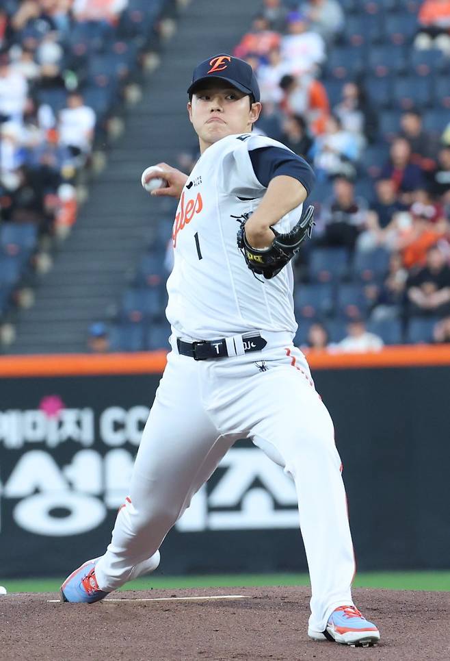14일 대전 한화생명볼파크에서 열린 2026 신한 SOL KBO리그 삼성 라이온즈와 한화 이글스의 경기에서 한화 문동주가 선발 투구하고 있다. 2026.4.14 ⓒ 뉴스1 김기남 기자 /사진=뉴스1