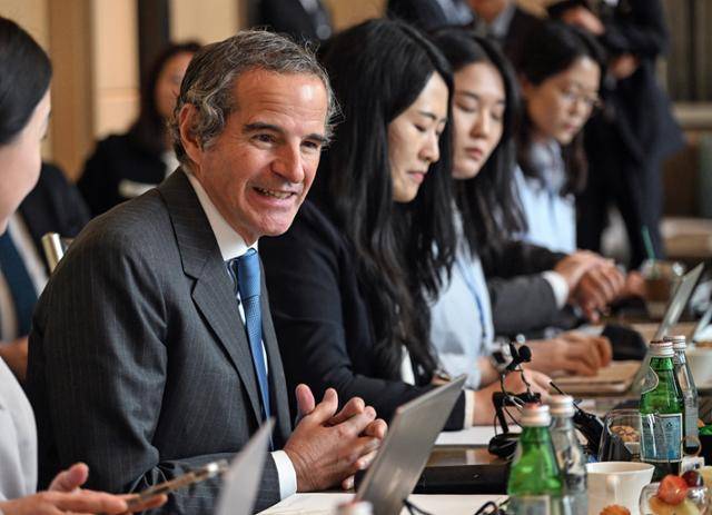 라파엘 그로시 국제원자력기구(IAEA) 사무총장이 15일 서울 종로구 포시즌스 호텔 서울에서 기자간담회를 하고 있다.뉴스1