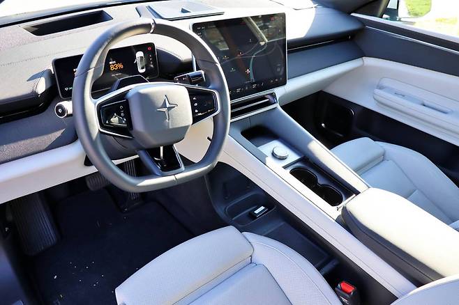 폴스타 4 실내 / 출처=IT동아