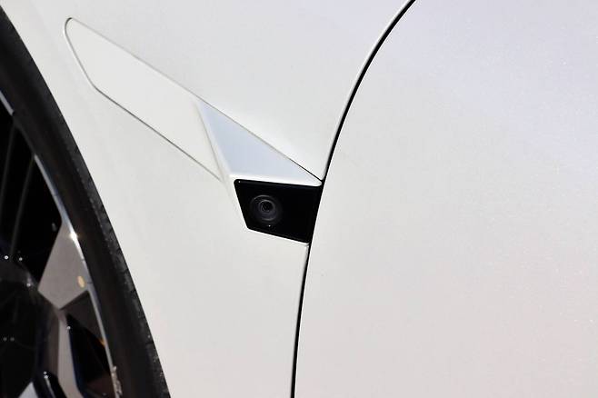 폴스타 4에 장착된 카메라 / 출처=IT동아