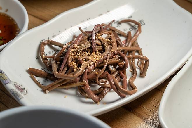 나물의 귀족이라 불리는 울릉도 참고비. 백종현 기자