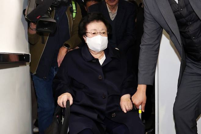 이배용 전 국가교육위원장이 지난 6일 서울 종로구 KT광화문빌딩에 마련된 김건희 특검(특별검사 민중기) 사무실에 참고인 조사를 받기 위해 출석하고 있다./사진=뉴스1