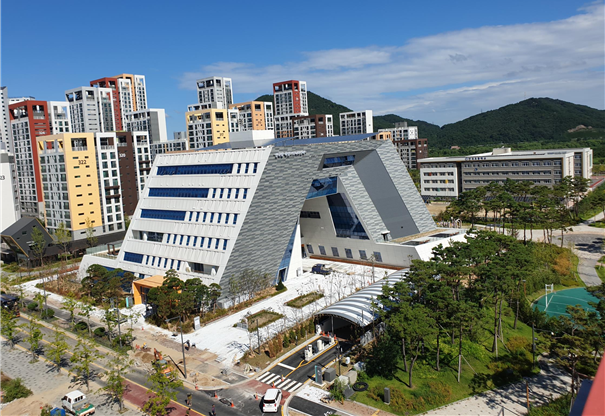 한글 ‘ㅅ’과 ‘ㅈ’을 모티브로 한 반곡동(4-1생활권) 복합커뮤니티센터. 행정중심복합도시건설청 제공