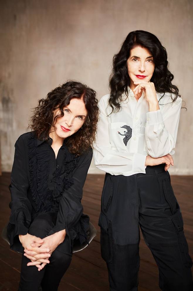 60년 가까이 피아노 듀오로 활동해온 언니 카티아 라베크(왼쪽)와 동생 마리엘 라베크     (c)LG아트센터