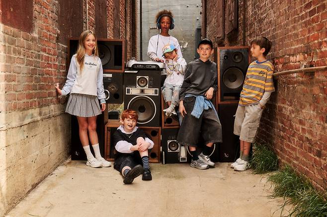 이랜드 뉴발란스 키즈의 'FREEDLE X(프리들 엑스)' 화보.  이랜드