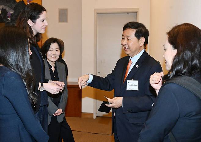 [뉴욕=뉴시스] 구윤철 경제부총리 겸 재정경제부 장관은 14일(현지시간) 오전 뉴욕 주유엔 대한민국 대표부에서 한국경제 투자설명회(IR)를 주재했다. (사진 = 재경부 제공) 2026.04.15.  *재판매 및 DB 금지