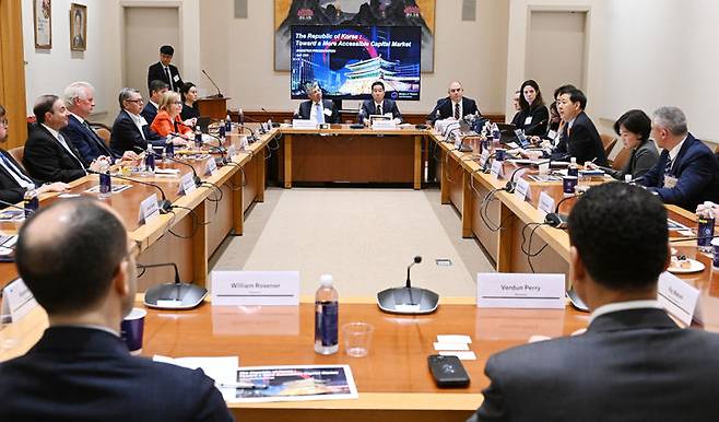 [뉴욕=뉴시스] 구윤철 경제부총리 겸 재정경제부 장관은 14일(현지시간) 오전 뉴욕 주유엔 대한민국 대표부에서 한국경제 투자설명회(IR)를 주재했다. (사진 = 재경부 제공) 2026.04.15.  *재판매 및 DB 금지