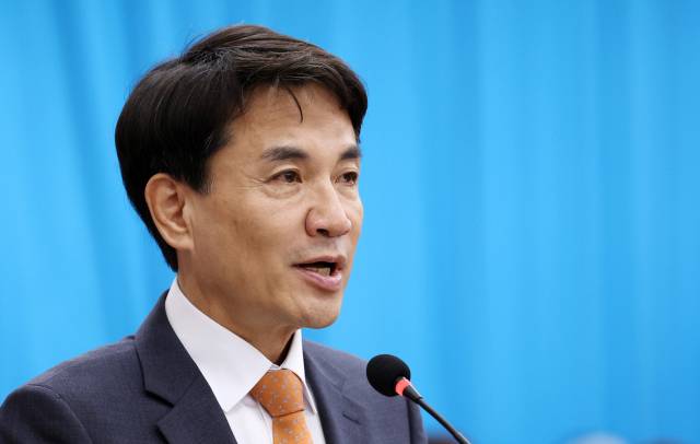 ▲24일 강원특별자치도청에서 열린 국회 행정안전위원회의 강원특별자치도에 대한 국정감사에서 김진태 지사가 업무보고를 하고 있다. ⓒ연합뉴스