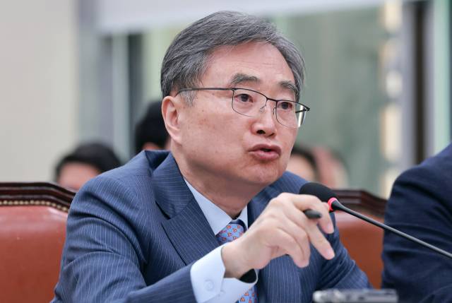 ▲조현 외교부 장관이 15일 국회에서 열린 외교통일위원회 전체회의에서 의원 질의에 답하고 있다. ⓒ연합뉴스