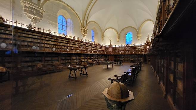 살라망카 대학교 역사 종합 도서관. 필자 제공
