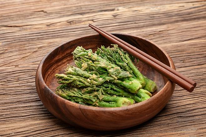 두릅튀김은 양념간장에 찍어 밥과 함께 먹어도 좋고, 맥주 안주나 간식으로도 활용도가 높다. 클립아트코리아 제공