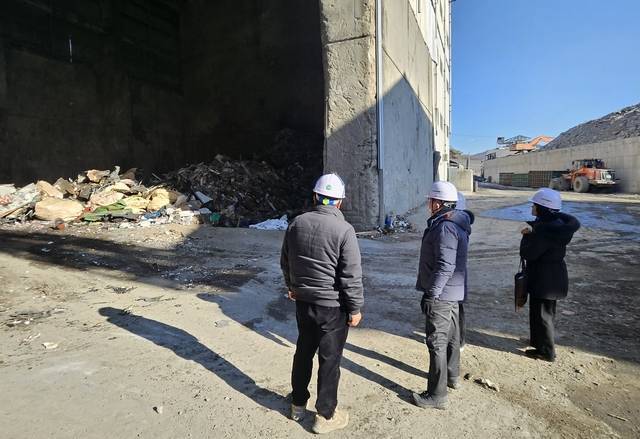 지난 1월 충북 청주시가&nbsp;수도권 폐기물 관련 민간소각시설 특별점검을 하고 있다.&nbsp;청주시&nbsp;제공