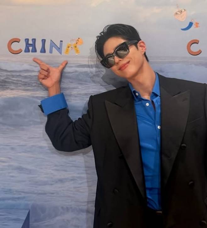 ▲ 배우 박보검이 중국 거리에서 포착돼 화제가 됐다. 출처|박보검 인스타그램