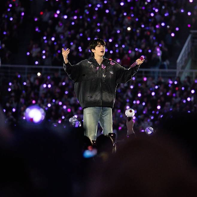 방탄소년단 진, 세이렌이 된 '美의 남신'..고양 물들인 환상 보컬→퍼포먼스