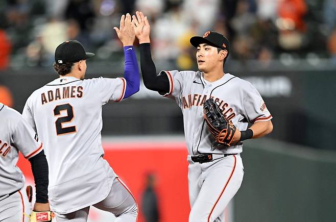 이정후는 15일 미국 오하이오주 신시내티의 그레이트 아메리칸 볼파크에서 열린 2026 미국 메이저리그(MLB) 정규시즌 신시내티 레즈와 원정경기에 6번타자 겸 우익수로 선발 출전해 4타수 2안타를 기록했다. 그는 이날 2026시즌 네 번째 멀티히트를 기록하며 타율을 0.185에서 0.207로 끌어올렸다. 2회초 1사 주자 없는 상황 첫 타석에 들어선 이정후는 2볼 1스트라이크 유리한 카운트에서 싱어의 4구째 바깥쪽 싱커를 밀어 쳐 3·유 간을 빠져나가는 좌익수 앞 안타를 신고했다.  4회초 2사 주자 없는 상황에선 2루타를 터트리기도 했다. 연합뉴스