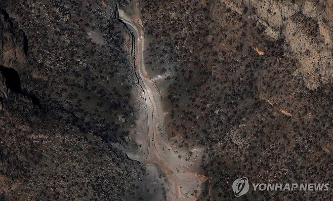 지난 3월 4일 이란 호라마바드 미사일 단지의 갱도 입구가 파손된 모습을 촬영한 위성사진 [EPA=연합뉴스. 재판매 및 DB 금지]