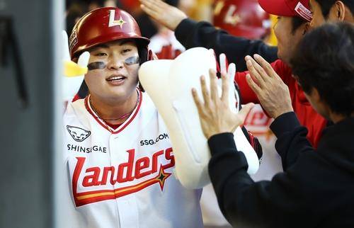 15일 두산 전에서 홈런을 친 SSG 고명준 [SSG 랜더스 제공. 재판매 및 DB 금지]