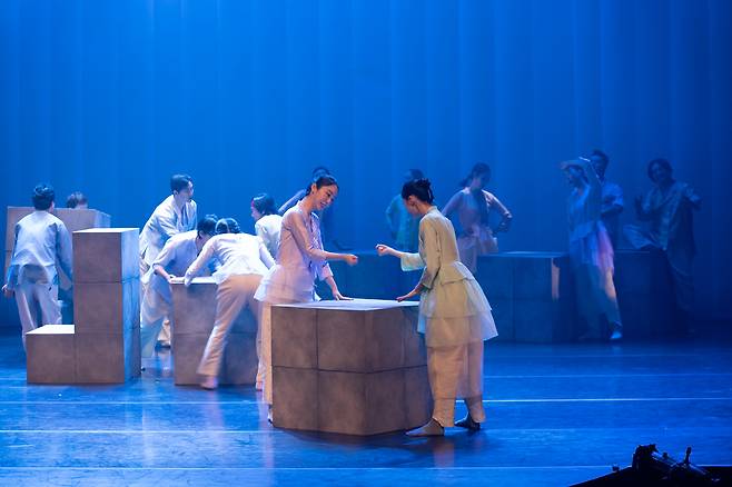 경기도무용단 '춤, 상상보따리-꺅콩이와 깜찍이'. <경기아트센터 제공>