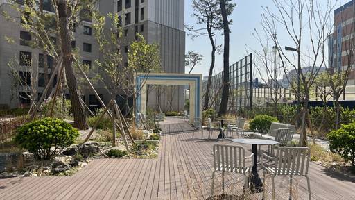 '철산자이 브리에르' 단지 내 '그린레인가든'./성채리 인턴기자