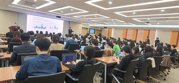 우리금융이 15일, 서울 중구 소공로 본점에서 '우리 파이낸스 포럼(Woori Finance Forum)'을 열고 2026년 금융시장 주요 이슈 및 트렌드를 점검했다.&nbsp; /우리금융그룹 제공&nbsp;