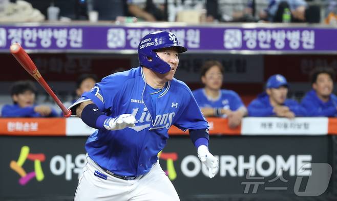 14일 대전 한화생명볼파크에서 열린 2026 신한 SOL KBO리그 삼성 라이온즈와 한화 이글스의 경기 7회초 무사 1루 상황, 삼성 최형우가 안타를 치며 2600안타 기록을 세우고 있다. 2026.4.14 ⓒ 뉴스1 김기남 기자