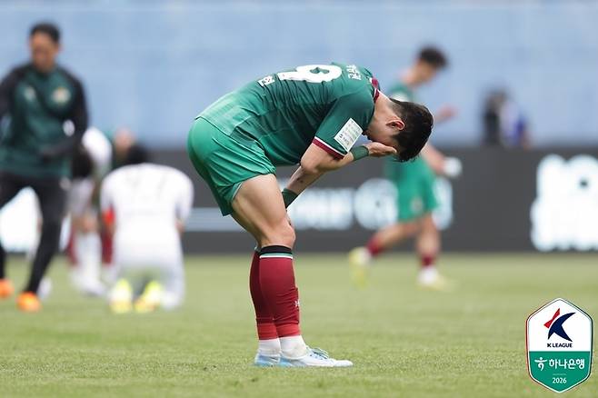 대전 유강현이 강원전에서 패한 뒤 아쉬워하고 있다. 사진 | 한국프로축구연맹
