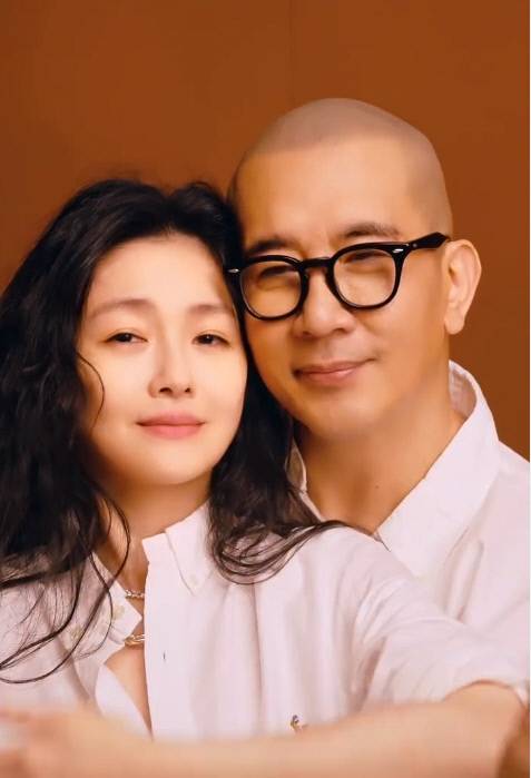 가수 구준엽(오른쪽) 서희원 부부. 사진 | 보그