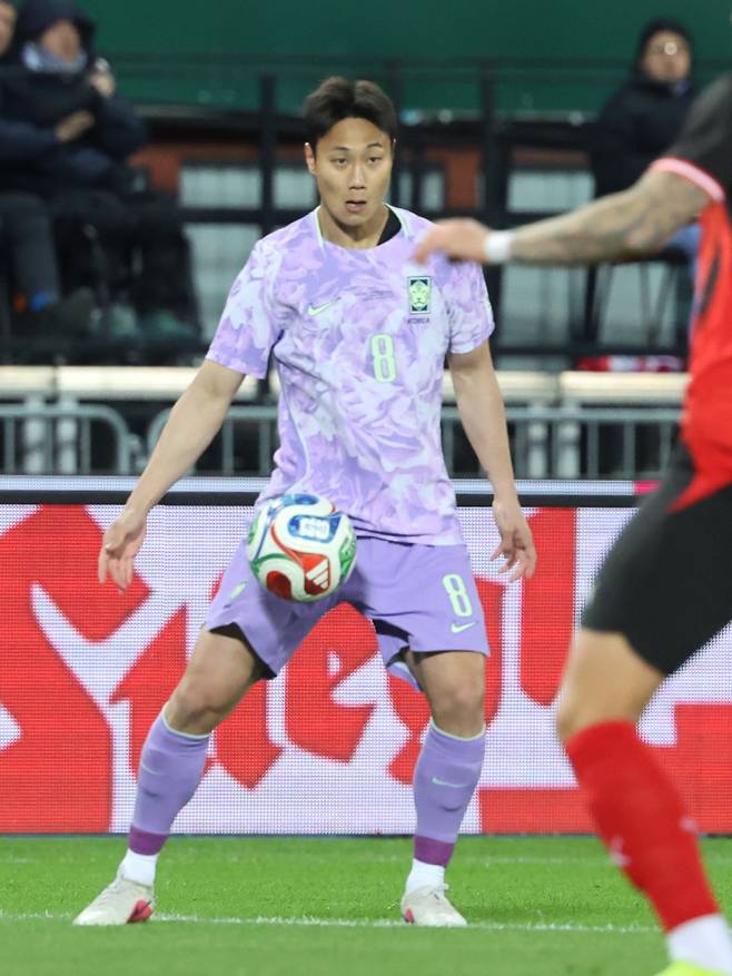 패스 받는 백승호

    (빈[오스트리아]=연합뉴스) 최재구 기자 = 31일(현지시간) 오스트리아 빈 에른스트 하펠 스타디움에서 열린 한국 축구 국가대표팀과 오스트리아의 평가전에서 한국 백승호가 패스를 받고 있다. 2026.4.1

    jjaeck9@yna.co.kr

(끝)





<저작권자(c) 연합뉴스, 무단 전재-재배포, AI 학습 및 활용 금지>