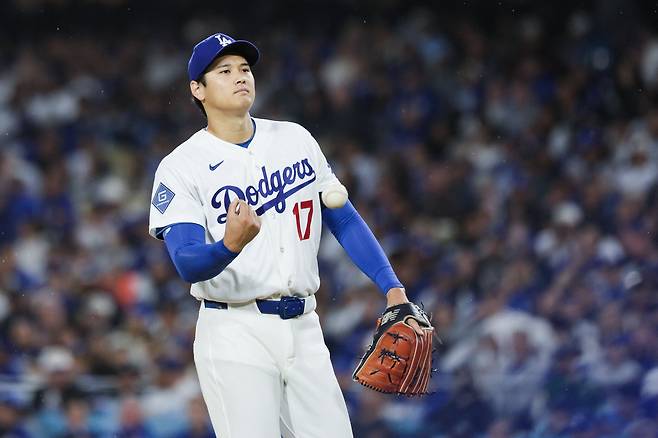 LA 다저스 오타니 쇼헤이가 16일 오전 11시(한국시각) 다저스타디움에서 뉴욕 메츠를 상대로 선발등판해 현존 최장 연속이닝 무자책점 기록에 도전한다. EPA연합뉴스