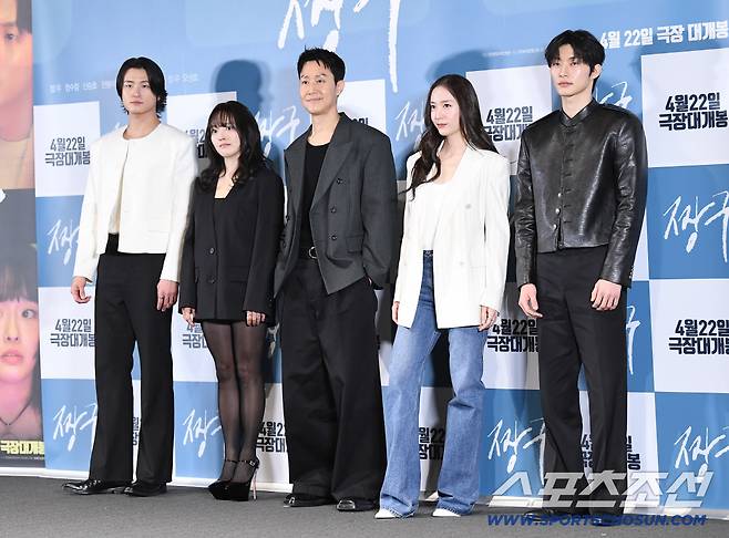 영화 '짱구' 시사회가 16일 오후 서울 CGV용산에서 열렸다. 신승호, 권소현, 정우, 정수정, 조범규가 포즈 취하고 있다. 정재근 기자 cjg@sportschosun.com/2026.4.16/