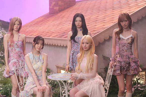 이프아이는 지난해 'r u ok?'로 NME가 선정한 '2025 최고의 K팝' 3위에 올라 화제를 모았다./하이헷엔터테인먼트