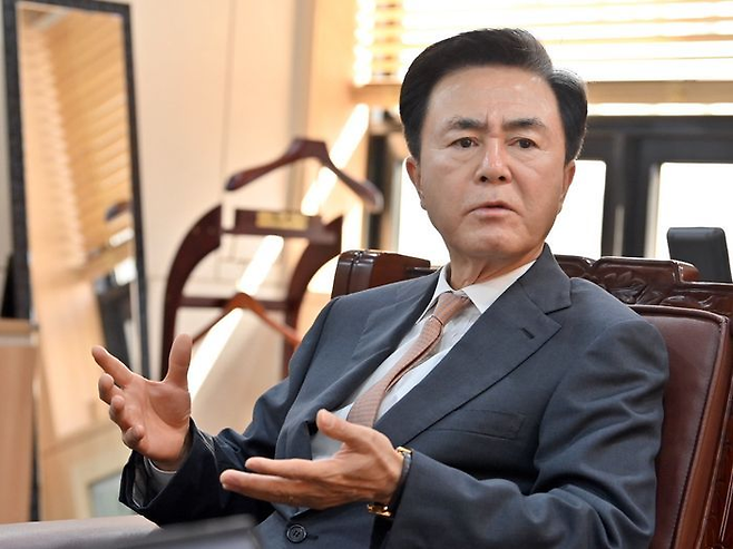 김태흠 충남도지사가 지난 2월 9일 오후 서울 여의도 충청남도 중앙협력본부에서 데일리안과 인터뷰를 하고 있다. ⓒ충남도청