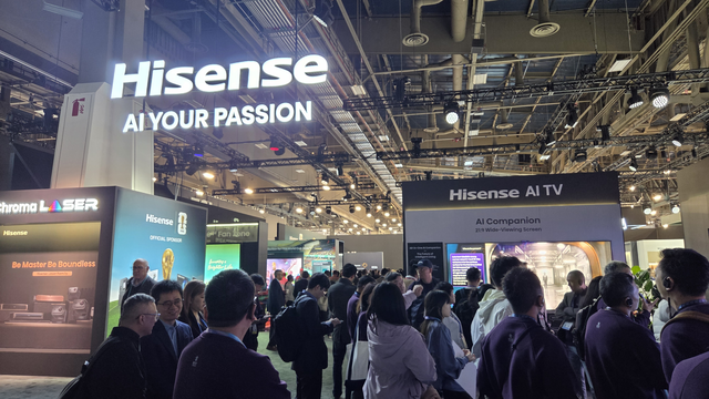 미국 라스베이거스 컨벤션센터(LVCC)에서 올 1월 열린 CES 2026 하이센스 부스에 관람객들이 몰려 있다. 장우진 기자