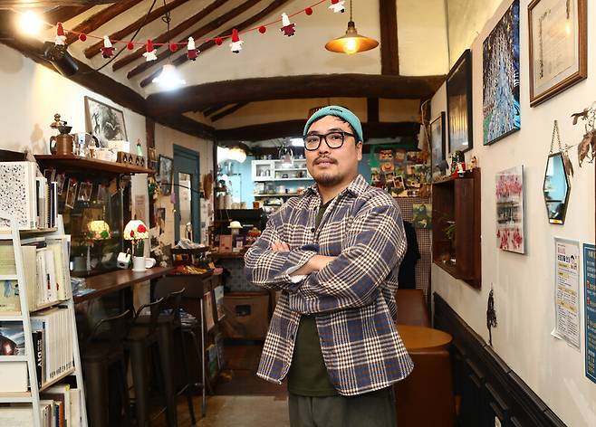 ‘카페공간153’의 주인인 김현두(43)씨. 한때 그는 ‘커피 트럭 청년’으로 불렸다. 박미향 선임기자