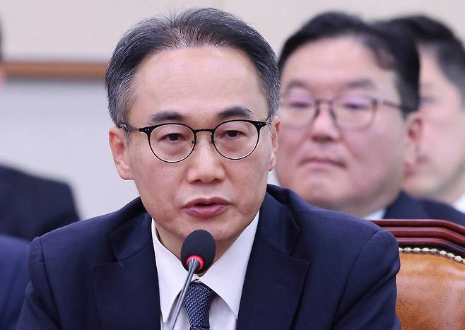 이원석 전 검찰총장이 16일 국회 윤석열 정권 정치검찰 조작기소 의혹 사건 진상규명 국정조사특별위원회에서 열린 대장동 사건 등 청문회에서 의원들 질의에 답하고 있다. 임현동 기자