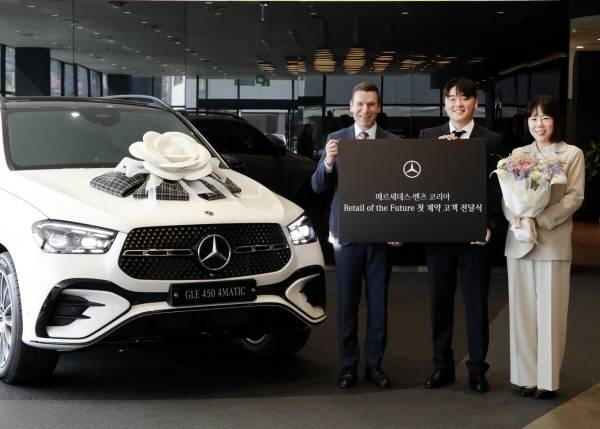‘RoF 전환’ 벤츠코리아, 온라인 계약한 고객에 ‘GLE 450’ 인도 [사진 제공=벤츠코리아]