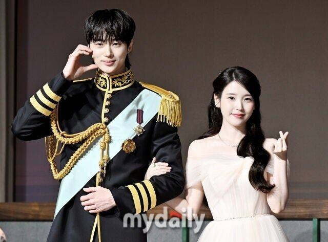 배우 변우석(왼쪽)과 가수 겸 배우 아이유 / 마이데일리