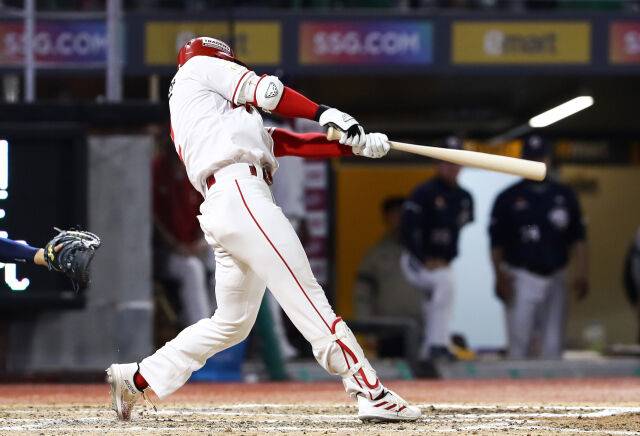 역전 적시타를 날린 박성한./SSG 랜더스