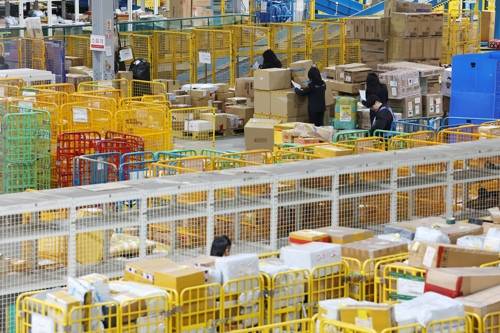 직구 물품 [연합뉴스 자료사진]