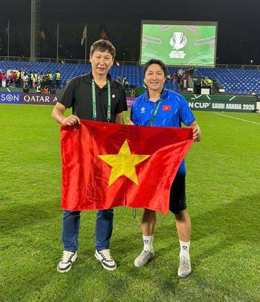 [사진] 김상식 감독과 윤동헌 코치 / 디제이매니지먼트 제공