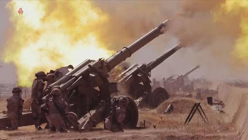 북한 인민군 서부지구 대연합부대 관하 포병구분대가&nbsp;15일 포사격경기를 하고 있다.&nbsp;조선중앙TV·뉴시스