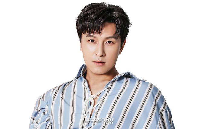 신화 멤버 김동완. 경향신문 자료사진