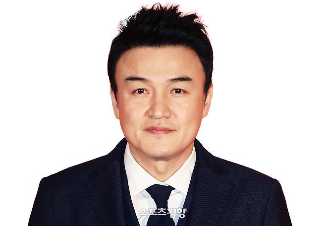 포즈를 취하고 있는 배우 박중훈. 사진 이선명 기자 57km@kyunghyang.com